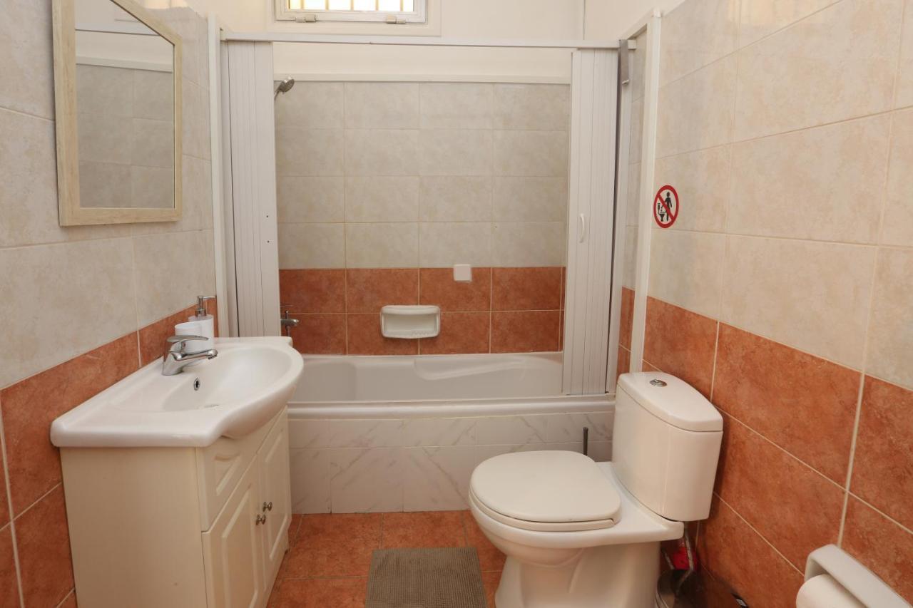 Cozy Holiday Apartment In Larnaca Near Foinikoudes Exterior foto